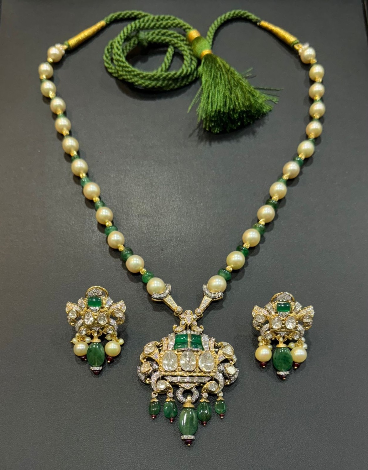 Emerald necklace suite